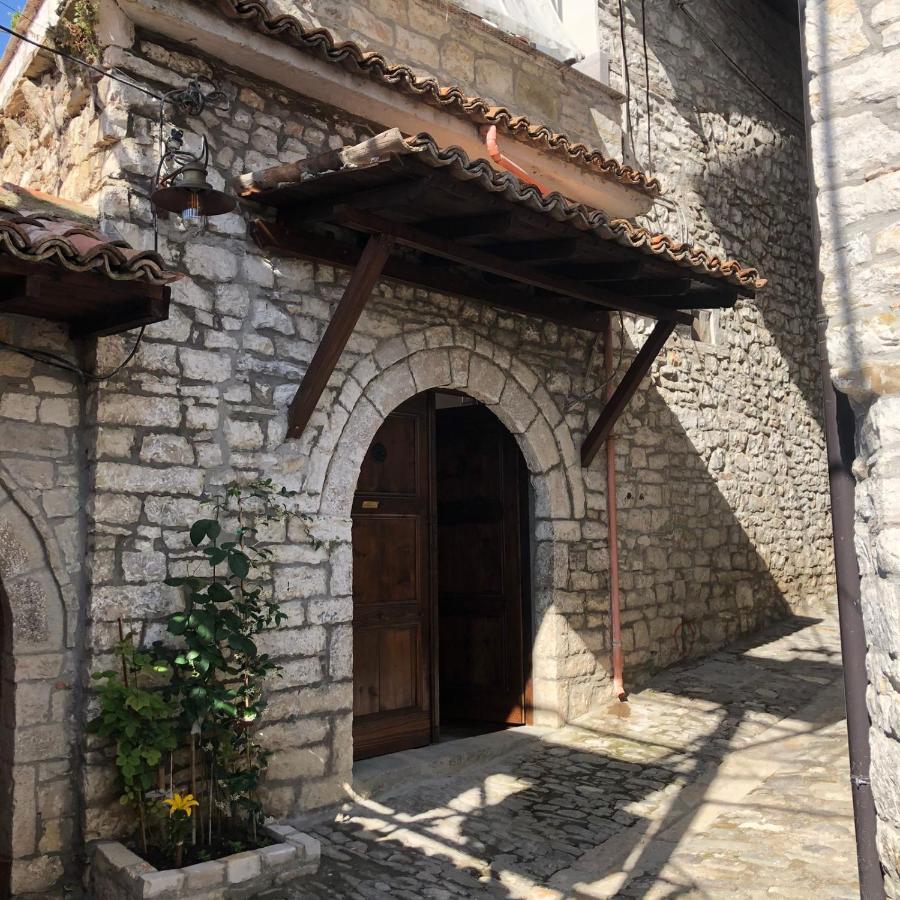 Guest House Anastas Berat Ngoại thất bức ảnh